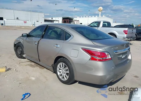 2015 Nissan Altima 2.5 S z USA, uszkodzony, nr VIN 1N4AL3AP7FN313010